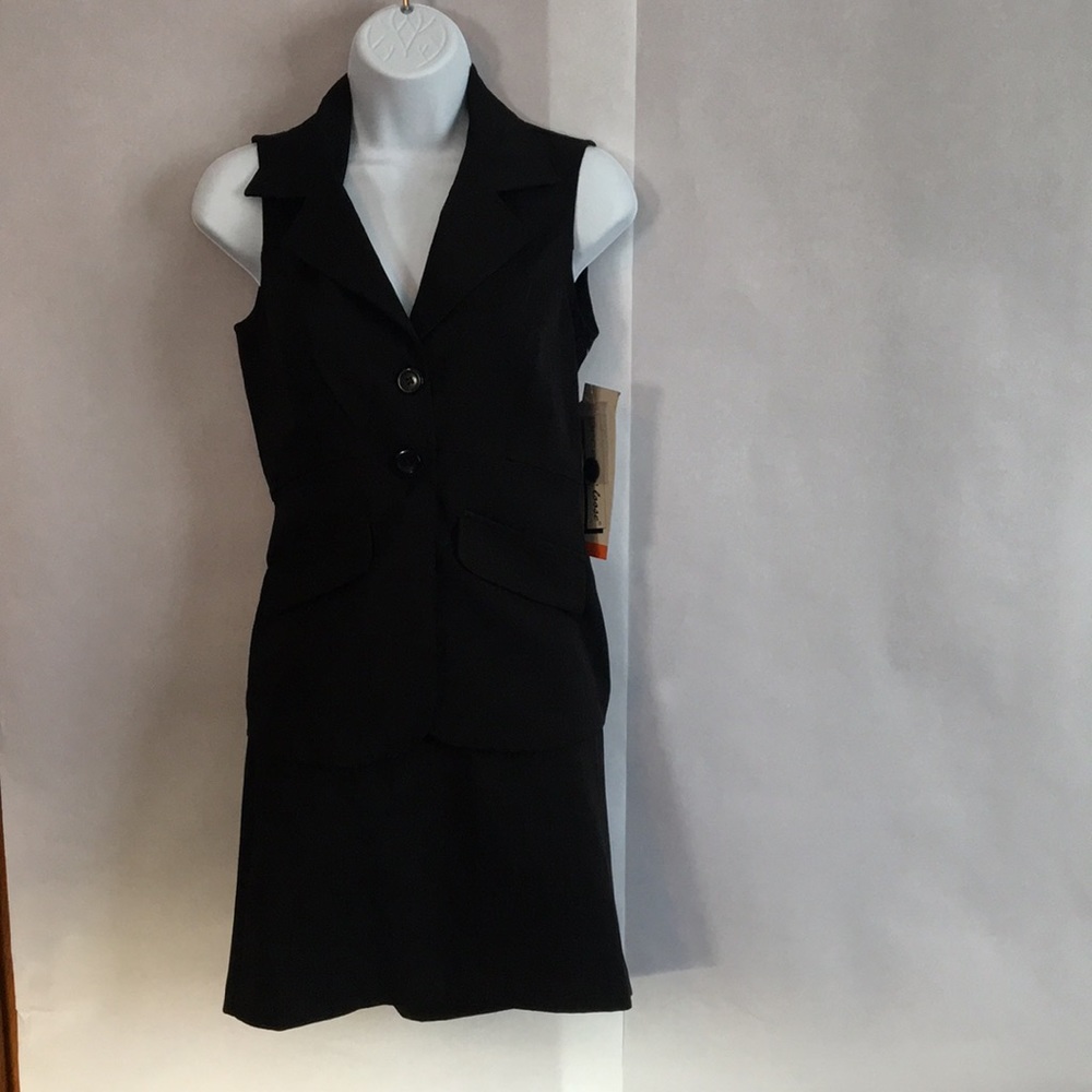 Sleeveless two piece suit with skirt